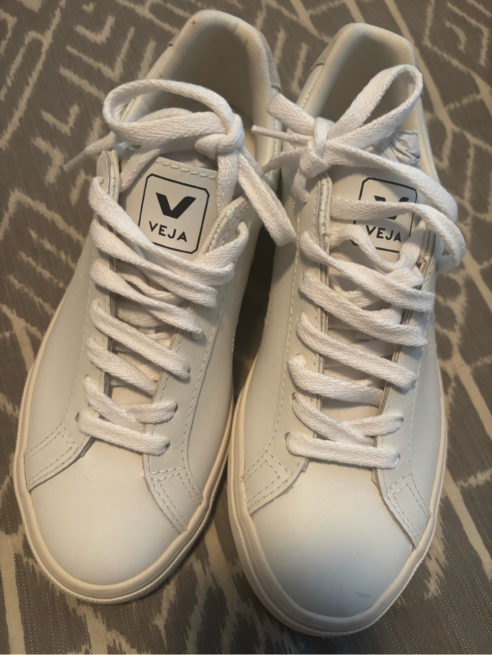 VEJA White Leather Women's Sneakers - Classic Low-Top